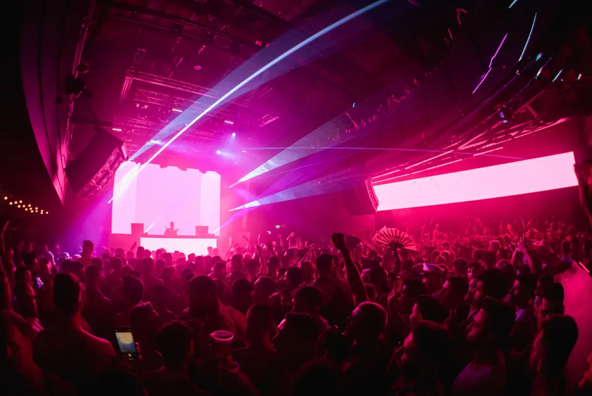 Narvuk Authors - Image of people in club